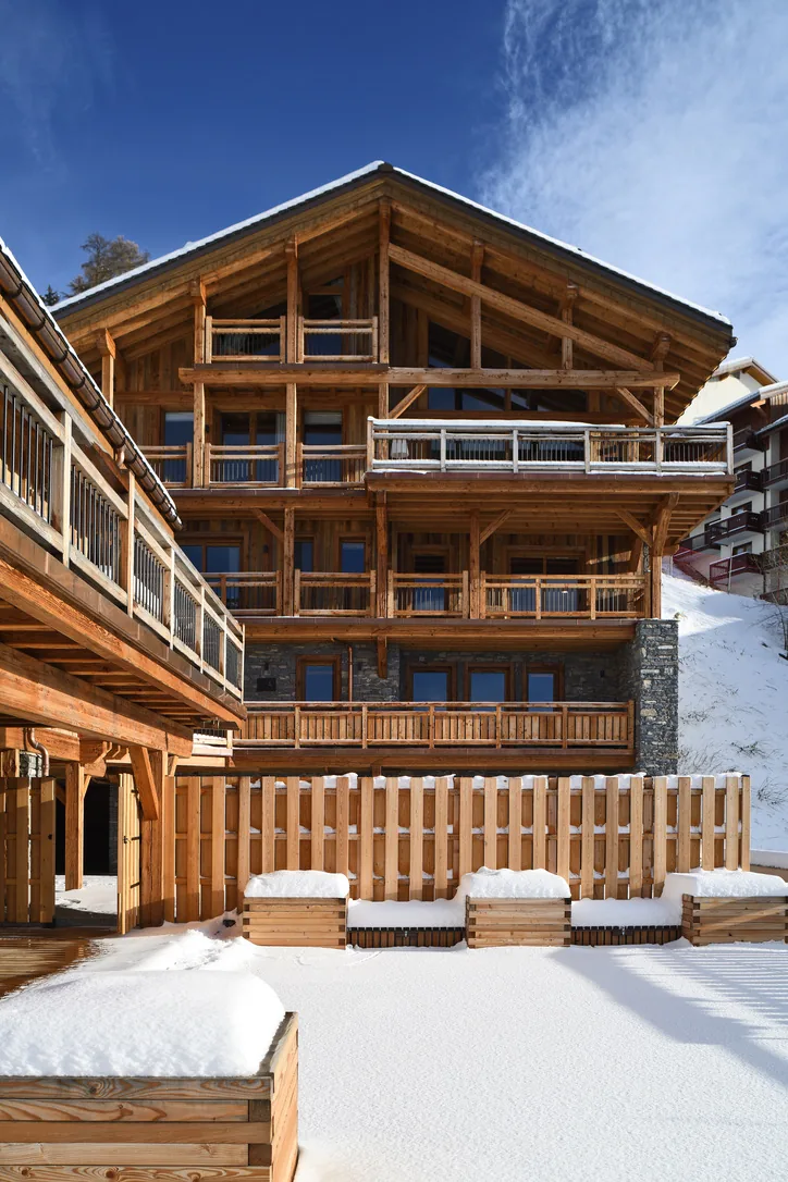 Architecture bois et pierre du chalet à Epicime Lodge, Peisey-Vallandry