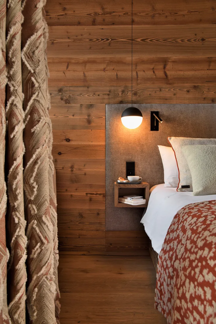 Salle de bain en bois et pierre à Epicime Lodge, Peisey-Vallandry