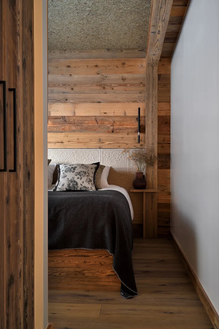 Chambre en bois avec vue à Epicime Lodge, Peisey-Vallandry
