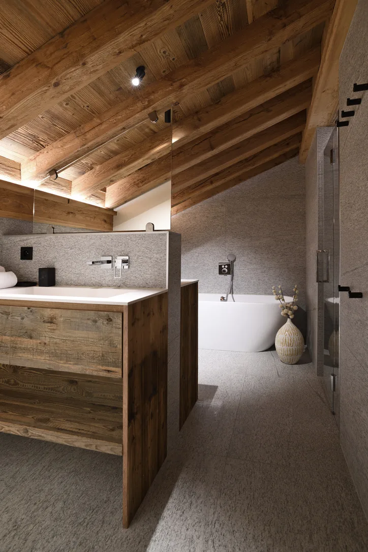 Salle de bain avec baignoire, vue générale à Epicime Lodge, Peisey-Vallandry