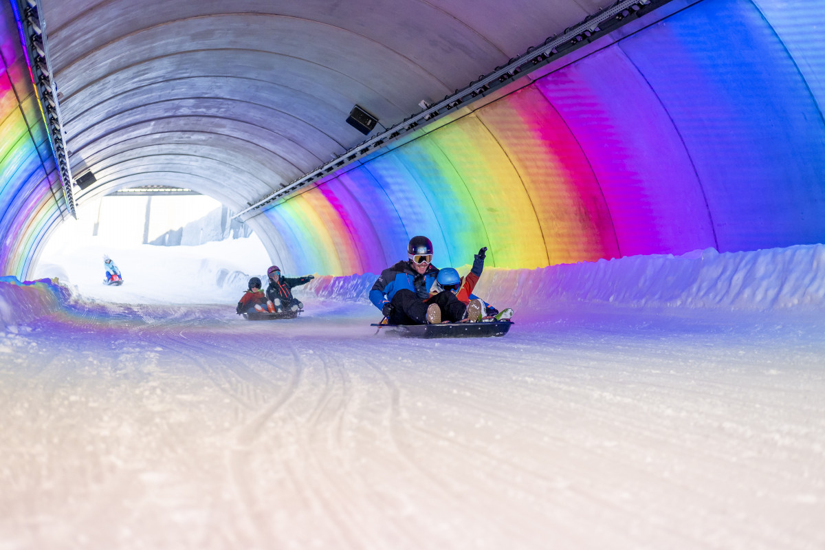 Piste de luge avec tunnel illuminé aux Arcs